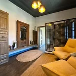 Hotel Old Town *