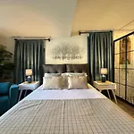 Hotel Old Town *
